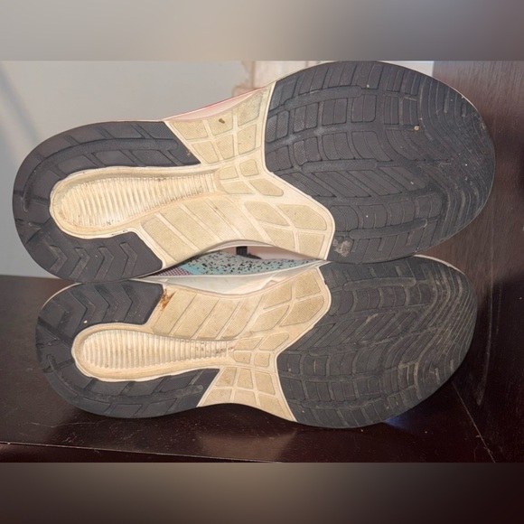 Women’s Athletic Shoes size 10.5 - Picture 5 of 6